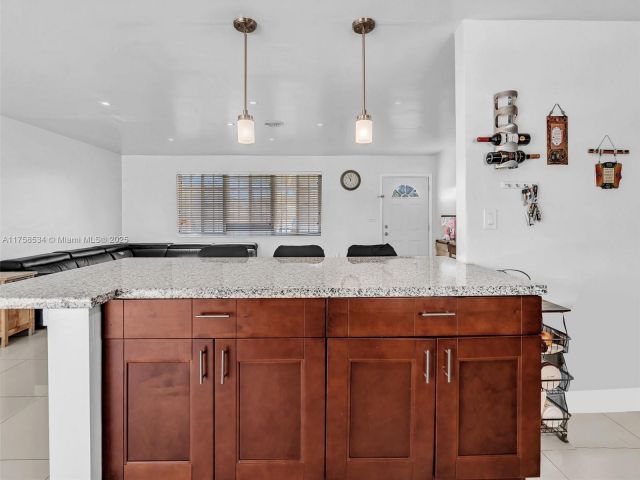 Продажа дома по адресу 4401 Johnson St - фото 5806213