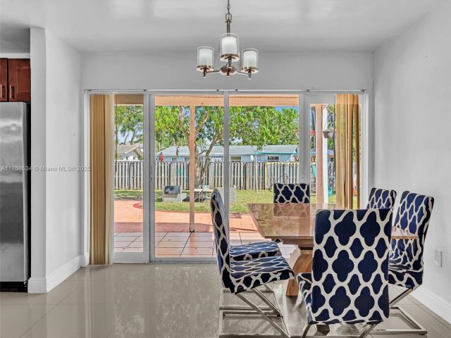 Продажа дома по адресу 4401 Johnson St - фото 5806218