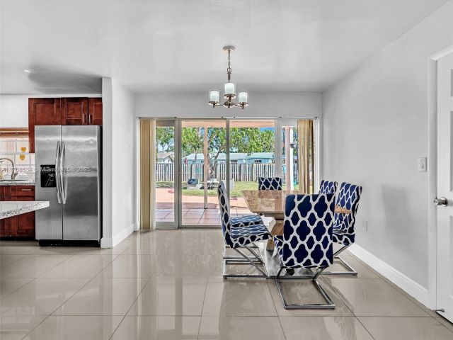 Продажа дома по адресу 4401 Johnson St - фото 5806219