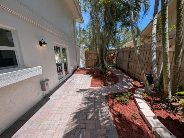 Дом в аренду по адресу 3069 NW 27th Terrace - фото 6391313