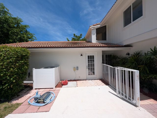 Дом в аренду по адресу 3069 NW 27th Terrace - фото 6391317