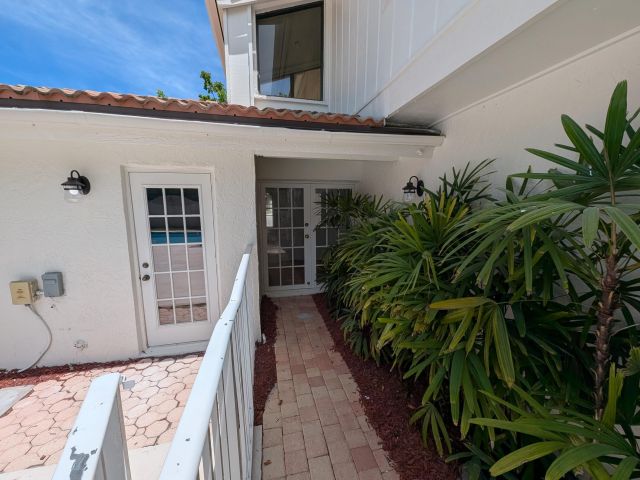 Дом в аренду по адресу 3069 NW 27th Terrace - фото 6391318