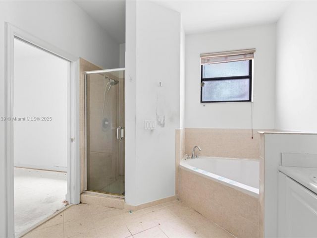 Продажа дома по адресу 601 SE 37th Pl - фото 5764678