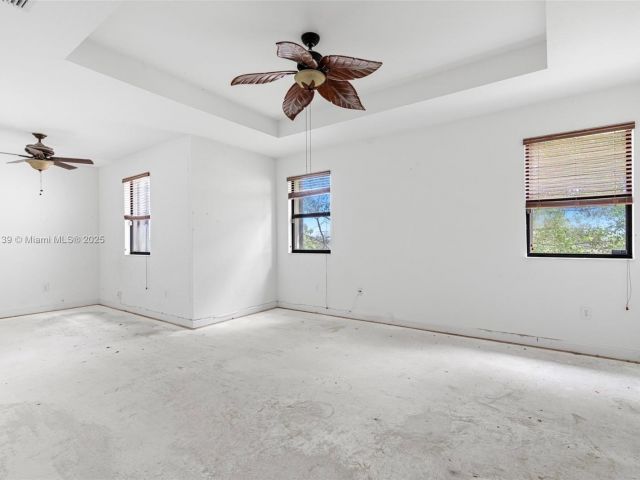 Продажа дома по адресу 601 SE 37th Pl - фото 5764681