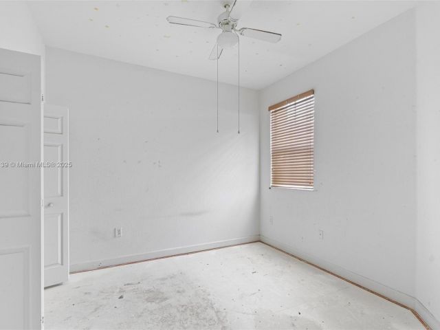 Продажа дома по адресу 601 SE 37th Pl - фото 5764682