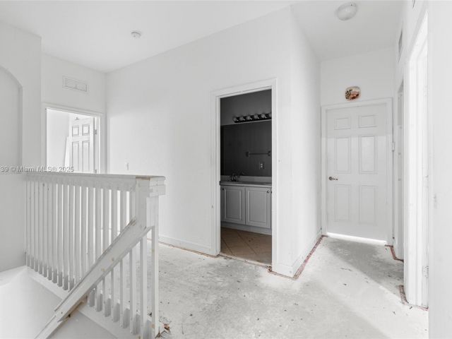 Продажа дома по адресу 601 SE 37th Pl - фото 5764684