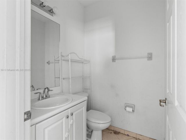 Продажа дома по адресу 601 SE 37th Pl - фото 5764685