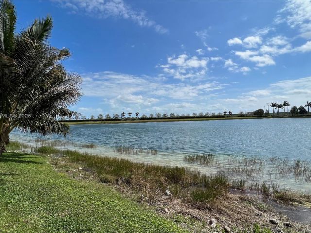 Продажа дома по адресу 601 SE 37th Pl - фото 5764688