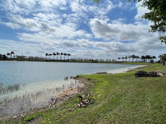 Продажа дома по адресу 601 SE 37th Pl - фото 5764689