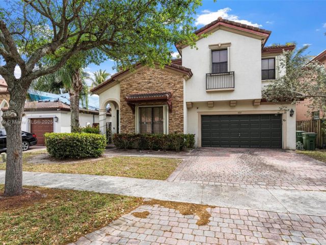 Продажа дома по адресу 601 SE 37th Pl - фото 5764693