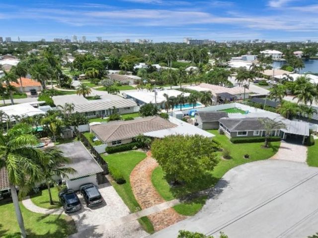 Продажа дома по адресу 1320 SE 4th Ave - фото 5711072