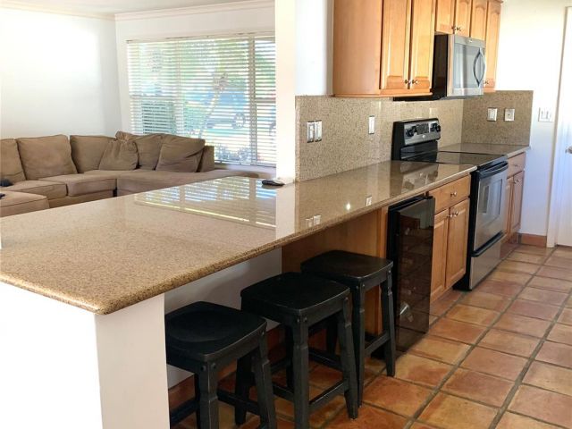 Продажа дома по адресу 1320 SE 4th Ave - фото 5711082