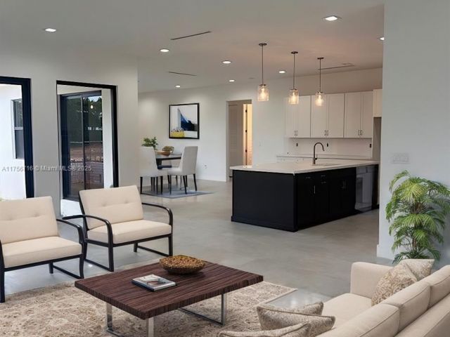 Продажа дома по адресу 24480 SW 209th Pl - фото 5717817