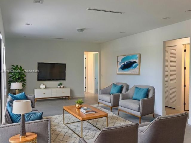 Продажа дома по адресу 24480 SW 209th Pl - фото 5717818