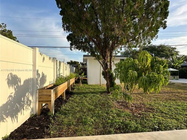 Продажа дома по адресу 8320 Taft St - фото 5744037