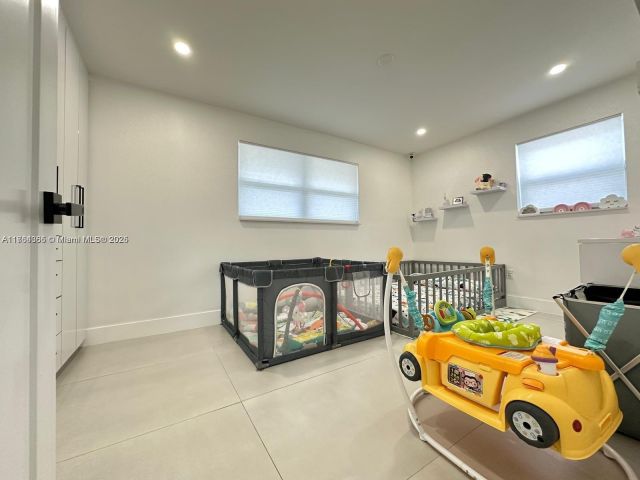 Продажа дома по адресу 8320 Taft St - фото 5744040