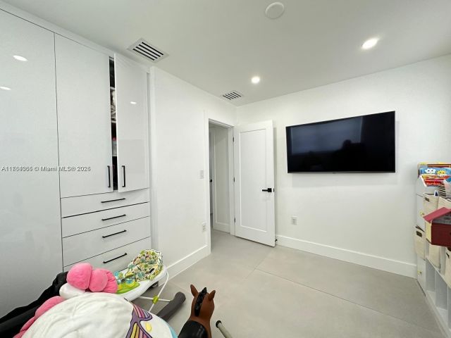 Продажа дома по адресу 8320 Taft St - фото 5744042