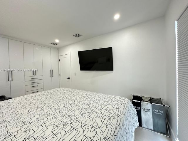 Продажа дома по адресу 8320 Taft St - фото 5744045