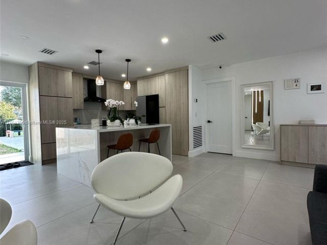 Продажа дома по адресу 8320 Taft St - фото 5744052