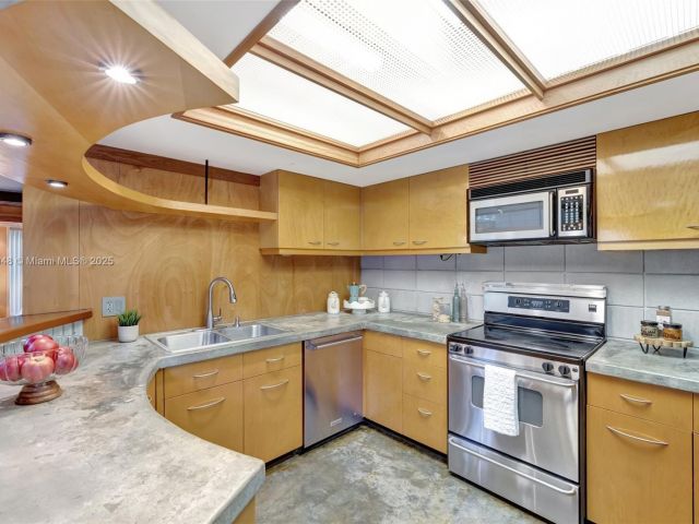 Продажа дома по адресу 2410 SW 29th Way - фото 6096829