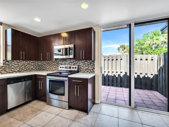 Продажа дома по адресу 5762 Fox Hollow Dr C - фото 5744279