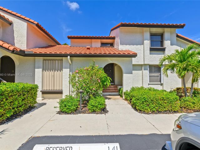 Продажа дома по адресу 5762 Fox Hollow Dr C - фото 7462642