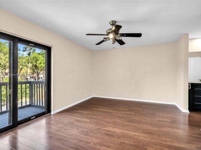 Продажа дома по адресу 5762 Fox Hollow Dr C - фото 7462650