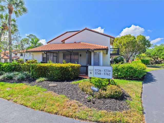 Продажа дома по адресу 5762 Fox Hollow Dr C - фото 7462657