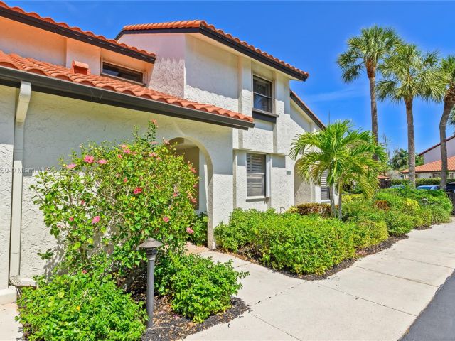 Продажа дома по адресу 5762 Fox Hollow Dr C - фото 7462661