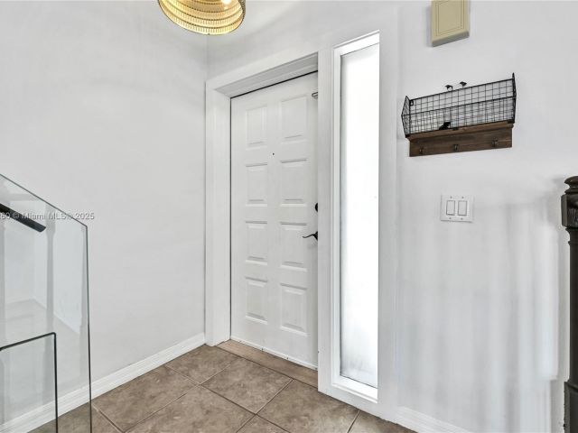 Продажа дома по адресу 5762 Fox Hollow Dr C - фото 7462665