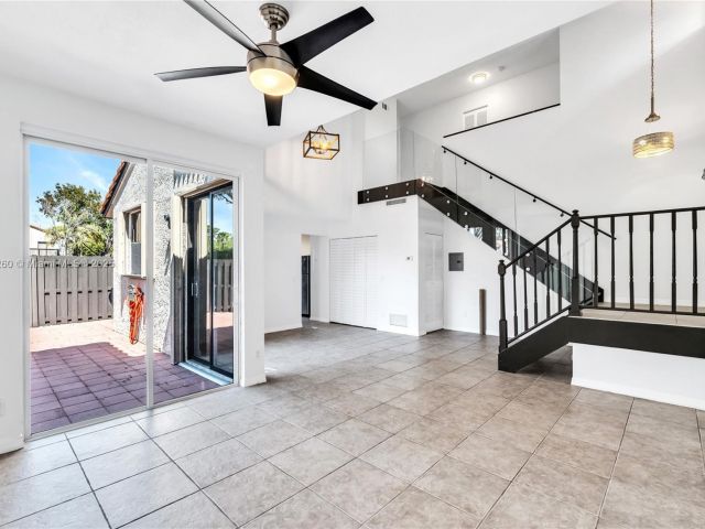 Продажа дома по адресу 5762 Fox Hollow Dr C - фото 7462672