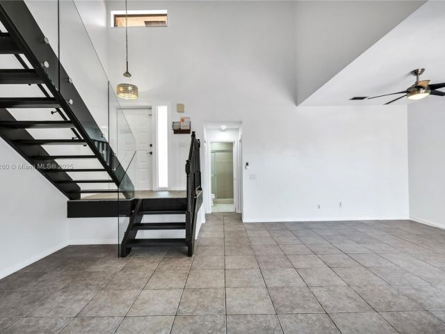 Продажа дома по адресу 5762 Fox Hollow Dr C - фото 7462673