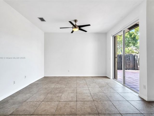 Продажа дома по адресу 5762 Fox Hollow Dr C - фото 7462677