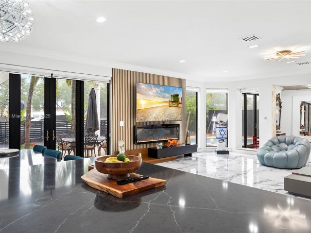 Продажа дома по адресу 3400 NE 164th St - фото 5721757