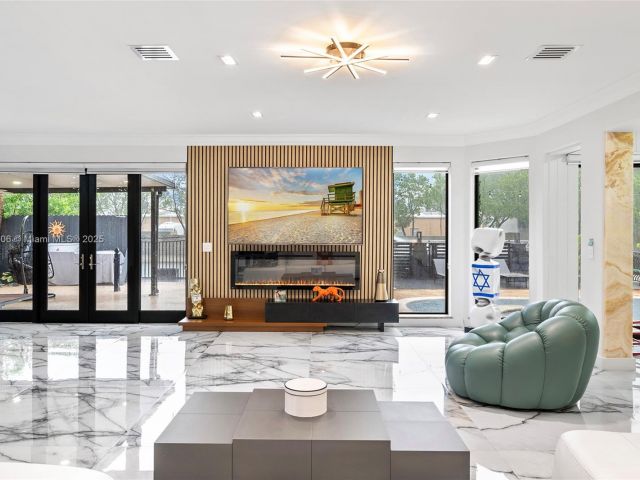 Продажа дома по адресу 3400 NE 164th St - фото 5721758