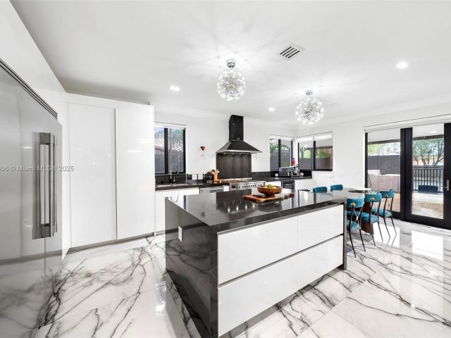 Продажа дома по адресу 3400 NE 164th St - фото 5721760