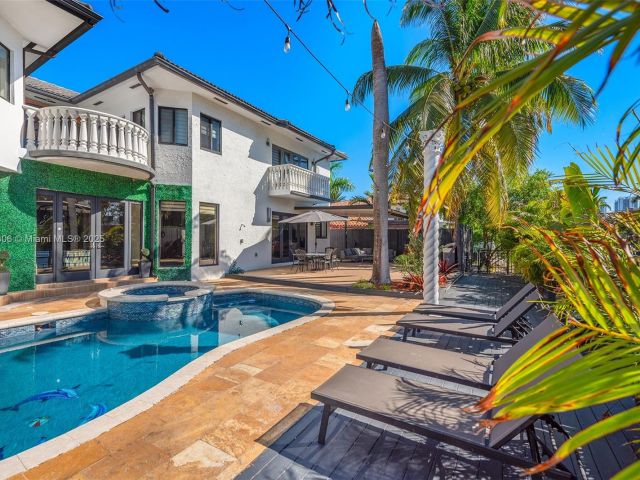 Продажа дома по адресу 3400 NE 164th St - фото 5721771