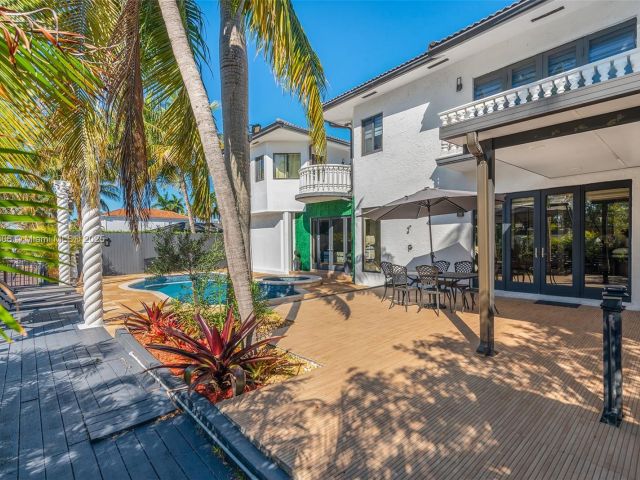 Продажа дома по адресу 3400 NE 164th St - фото 5721772