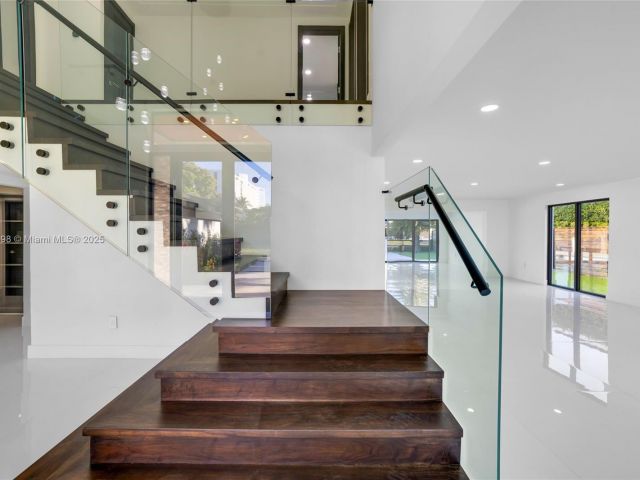 Продажа дома по адресу 406 Holiday Dr - фото 5735984