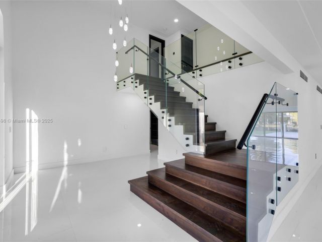 Продажа дома по адресу 406 Holiday Dr - фото 5735986