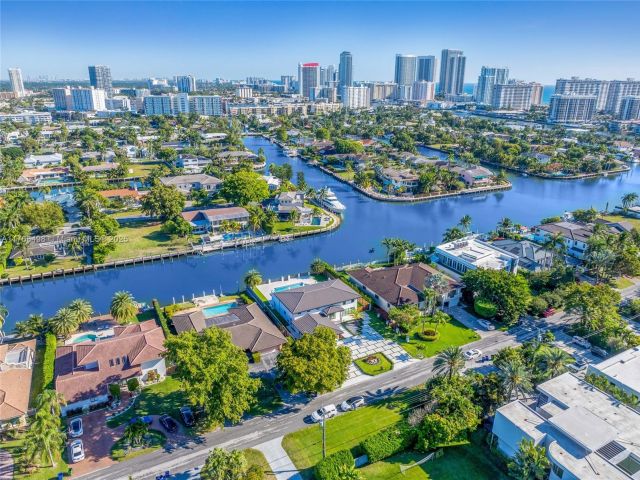 Продажа дома по адресу 406 Holiday Dr - фото 5736000