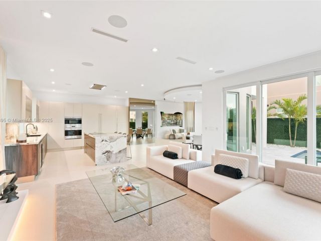 Продажа дома по адресу 10561 NW 67th Ter - фото 5724083