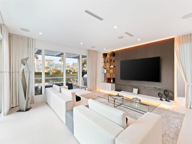 Продажа дома по адресу 10561 NW 67th Ter - фото 5724084