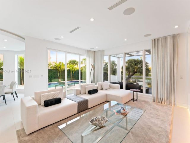 Продажа дома по адресу 10561 NW 67th Ter - фото 5724085