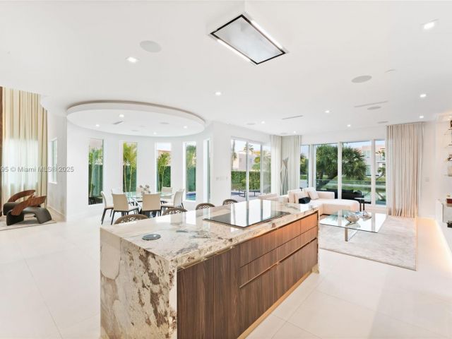 Продажа дома по адресу 10561 NW 67th Ter - фото 5724089