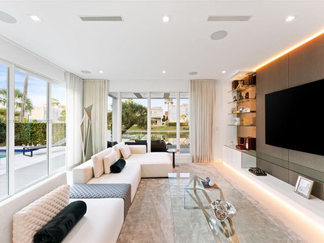 Продажа дома по адресу 10561 NW 67th Ter - фото 5724092