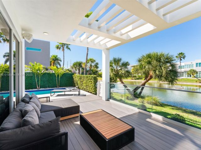 Продажа дома по адресу 10561 NW 67th Ter - фото 5724096