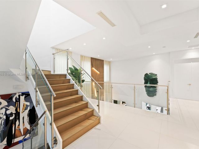 Дом в аренду по адресу 10561 NW 67th Ter 10561 - фото 5725263