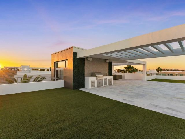 Дом в аренду по адресу 10561 NW 67th Ter 10561 - фото 5725276