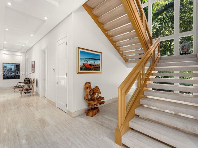 Продажа дома по адресу 665 Leucadendra Dr - фото 5808721